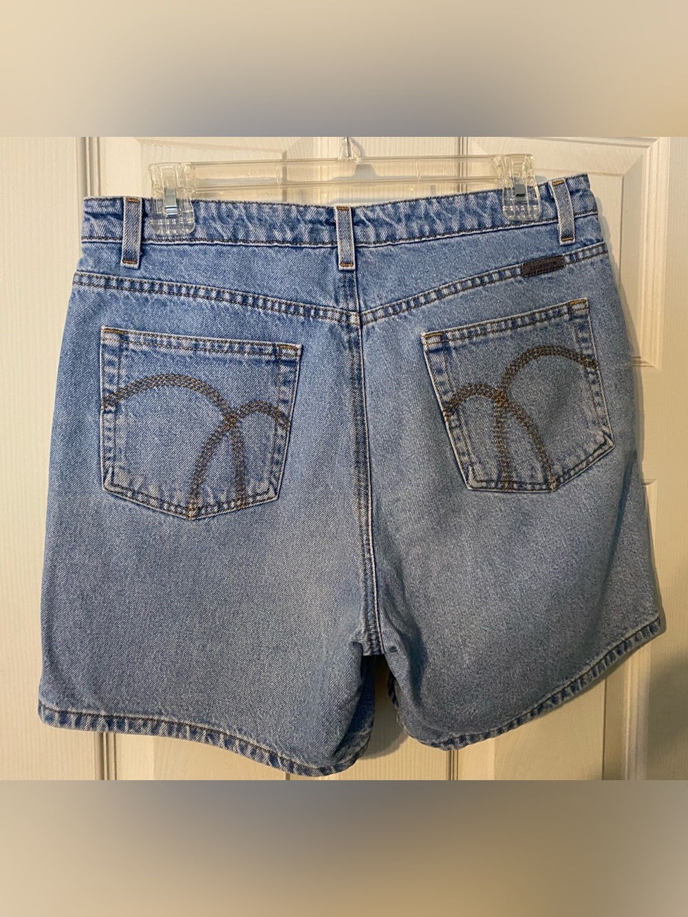 Liz Claiborne Light Blue Denim High-Rise jean Shorts size 8 💯 cotton 5 pocket